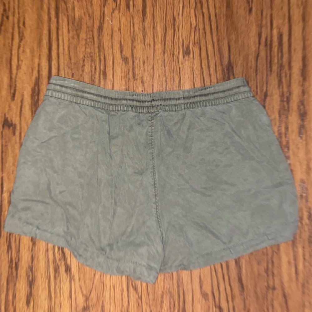 H&M shorts - Picture 3 of 3